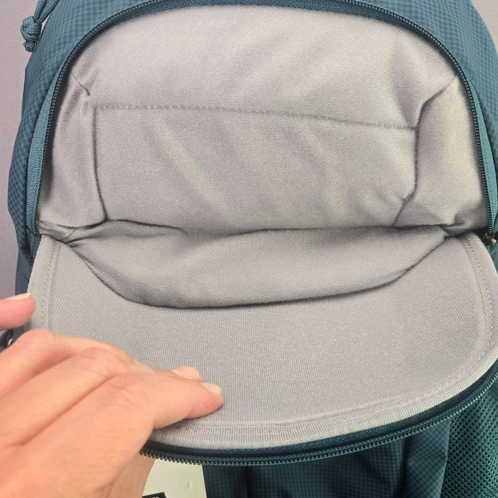Thule Chronical 28L Backpack Deep Teal Laptop SafeZone 3203888 NWT SAMPLE